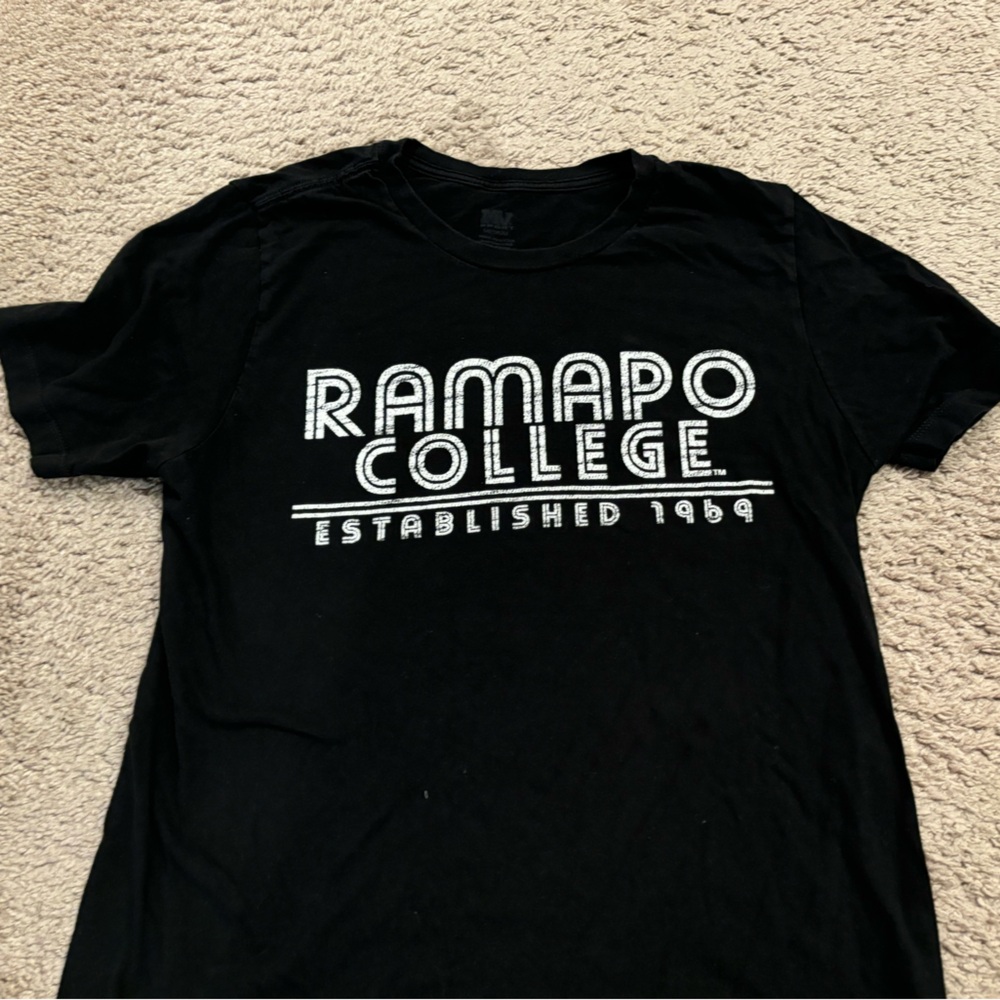 Ramapo College Tee men's size medium